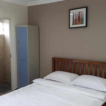 Kayumanis Homestay Syariah Джакарта Екстериор снимка