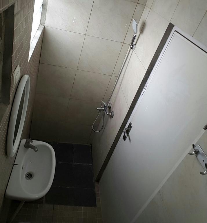 Kayumanis Homestay Syariah Джакарта Екстериор снимка