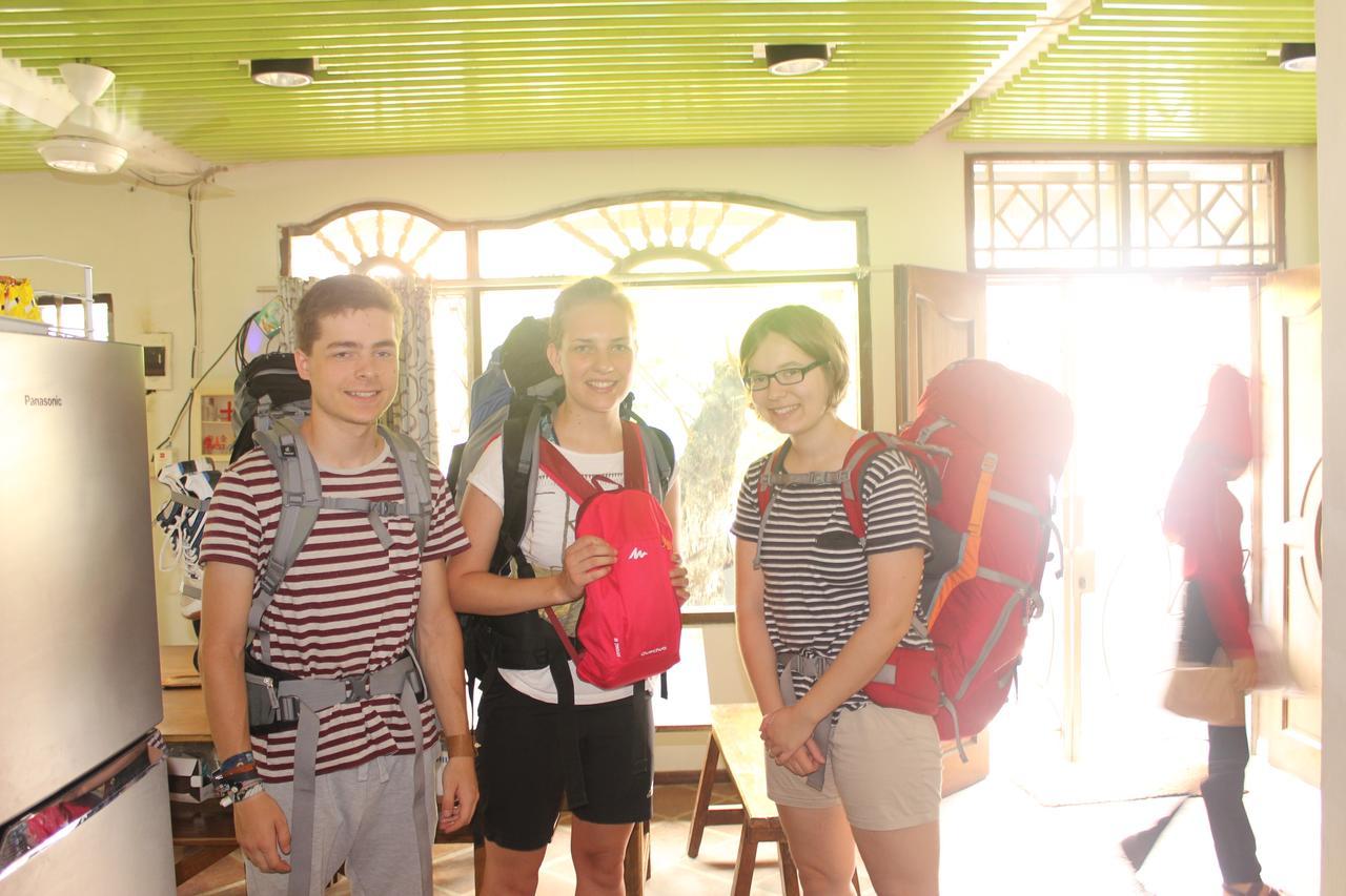 Kayumanis Homestay Syariah Джакарта Екстериор снимка